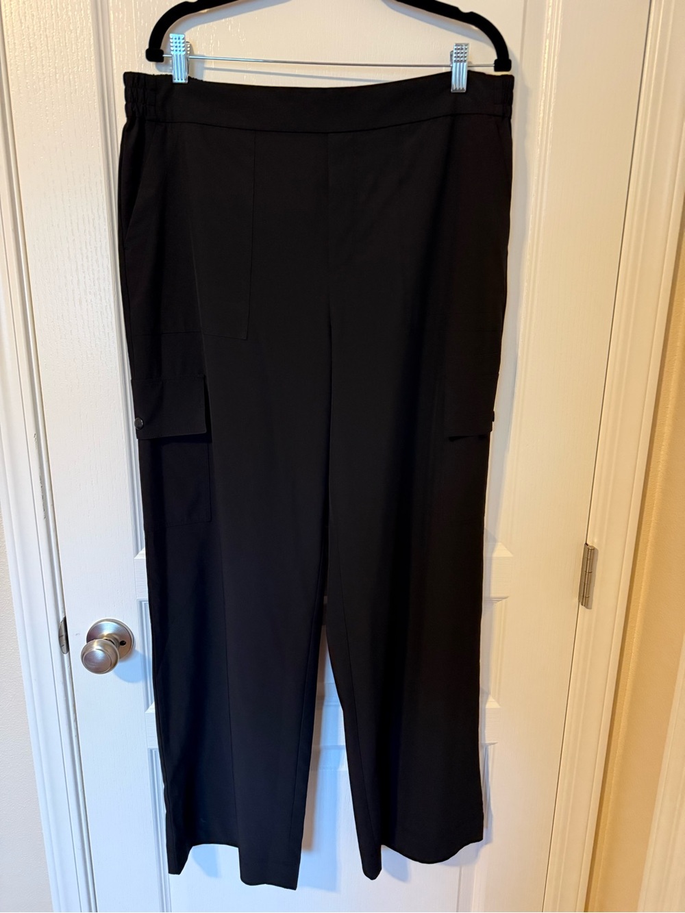 Lou & Grey Black Wide-Leg Cargo Pants